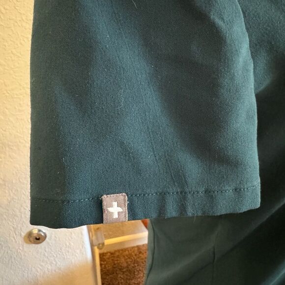 Figs Slim Catarina One-Pocket Scrub Top Forrest Green RN rn142256 fw11000 vneck - Picture 5 of 5